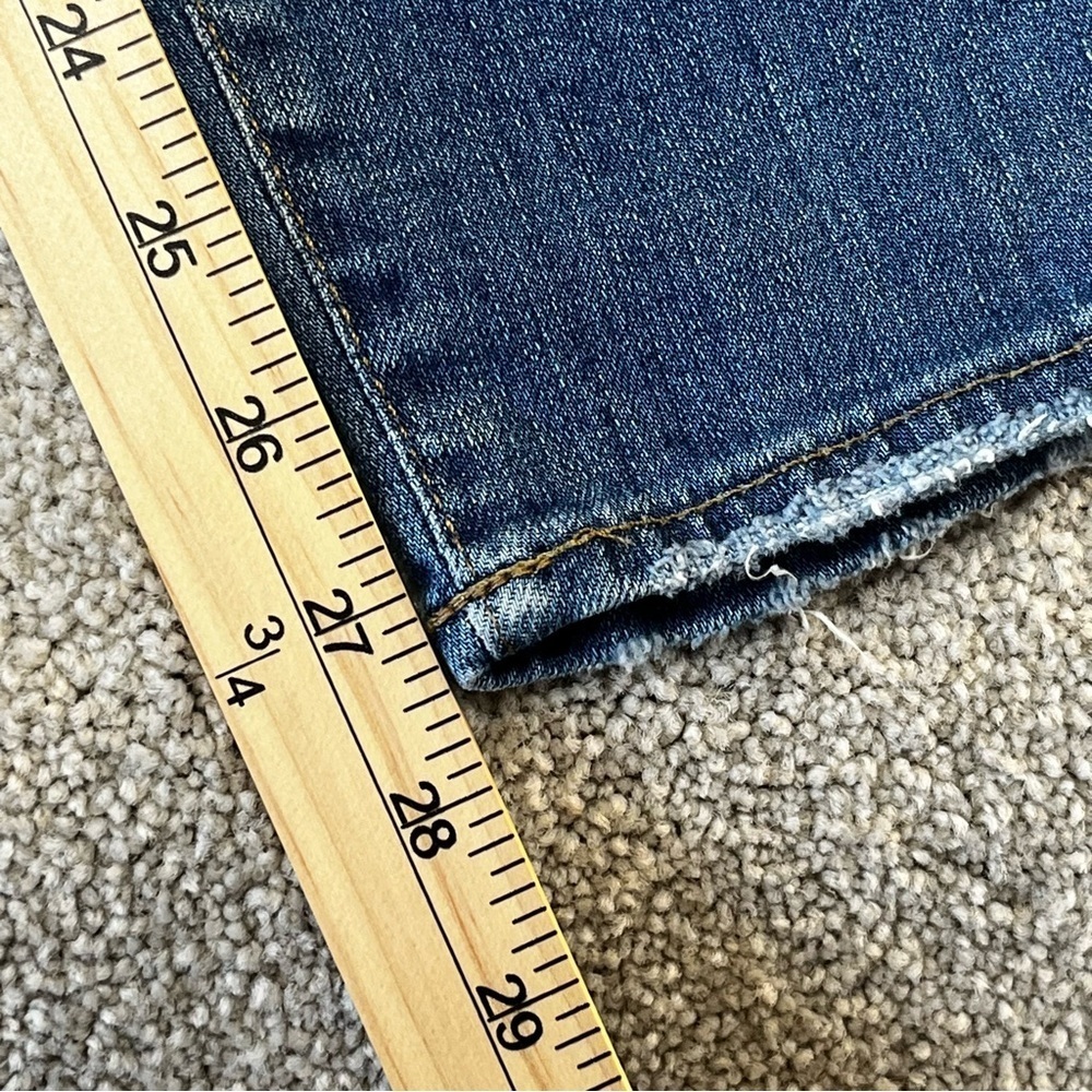 9" Mid-Rise Skinny Jeans in York Wash: Rip and Repair Edition size 25 - Picture 11 of 11